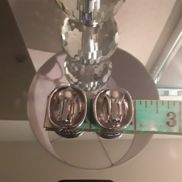 GORGEOUS EARRINGS - Picture 2 of 2